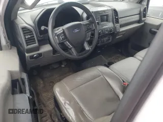 2017 Ford F-250 XL z VIN 1FTBF2A65HEE73526, wystawiony jako Copart lot #43998355 z przebiegiem 181 031 mil mil oraz Czysty tytuł • Clean title. Historia ofert i sprzedaży dostępna na DreamBid. Obrazek 8.