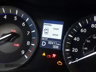 2016 Infiniti Q70 with VIN JN1BY1AR3GM270723, listed as a IAAI auction lot 40029163 with 80,411 mi miles. Bid and sale history available at carsss.com. Image 15.