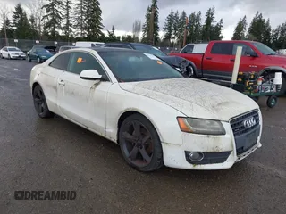 2012 Audi A5 Premium Plus z VIN WAULFAFR2CA021001, wystawiony jako IAAI lot #41731749 z przebiegiem 173 914 mil mil oraz . Historia ofert i sprzedaży dostępna na DreamBid. Obrazek 1.