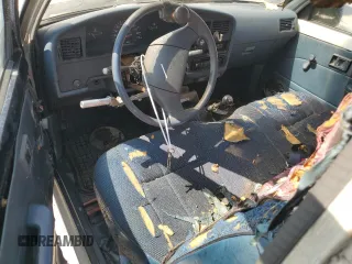 1989 Toyota Pickup z VIN JT4RN81R4K0003524, wystawiony jako Copart lot #56073845 z przebiegiem 153 704 mil mil oraz Tytuł czysty. Historia ofert i sprzedaży dostępna na DreamBid. Obrazek 8.
