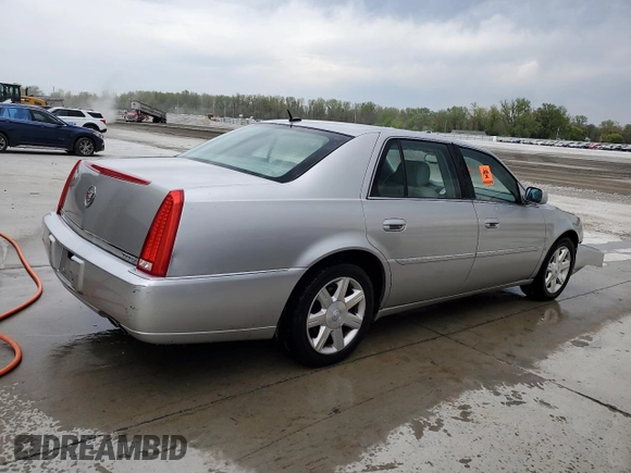 2006 Cadillac DTS 1SD z VIN 1G6KD57Y26U115094, wystawiony jako Copart lot #53534355 z przebiegiem 126 631 mil mil oraz Szkoda całkowita • Salvage title. Historia ofert i sprzedaży dostępna na DreamBid. Obrazek 3.