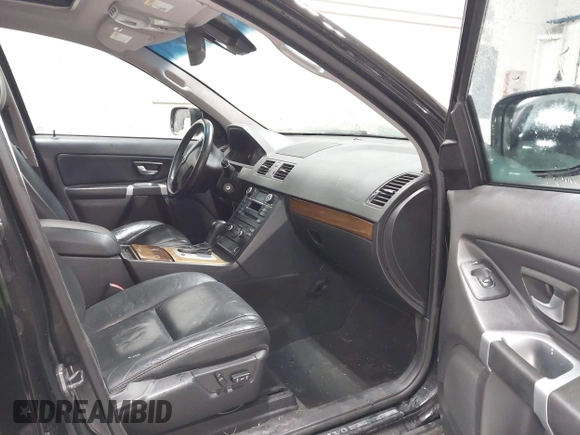 2008 Volvo XC90 I6 with VIN YV4CZ982681456052, listed as a IAAI auction lot 40756137 with 135,137 mi miles. Bid and sale history available at carsss.com. Image 5.