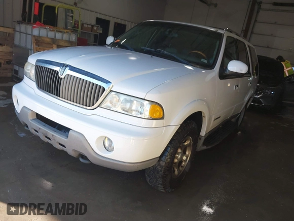 2002 Lincoln Navigator z VIN 5LMFU28R32LJ18485, wystawiony jako IAAI lot #41718606 z przebiegiem 228 590 mil mil oraz . Historia ofert i sprzedaży dostępna na DreamBid. Obrazek 2.