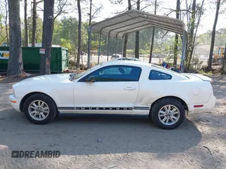 2008 Ford Mustang Deluxe with VIN 1ZVHT80N585151206, listed as a IAAI auction lot 42001372 with 199,207 mi miles and . Bid and sale history available at carsss.com. Image 14.