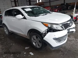 2013 Kia Sportage LX with VIN KNDPBCA28D7356137, listed as a IAAI auction lot 41577243 with 141,985 mi miles and . Bid and sale history available at carsss.com. Image 1.