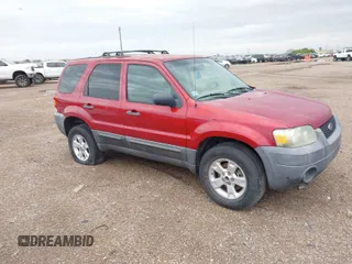 2007 Ford Escape XLT with VIN 1FMCU93167KB06439, listed as a IAAI auction lot 41906378 with 47,722 mi miles. Bid and sale history available at carsss.com. Image 1.