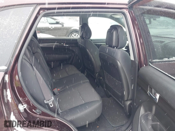 2011 Kia Sorento LX with VIN 5XYKTCA18BG102281, listed as a IAAI auction lot 41613420 with 115,916 mi miles. Bid and sale history available at carsss.com. Image 8.