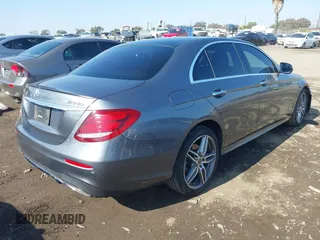 2018 Mercedes-Benz E-Class E 300 with VIN WDDZF4JB0JA293915, listed as a IAAI auction lot 41425810 with 100,232 mi miles. Bid and sale history available at carsss.com. Image 4.