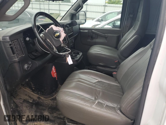 2017 Chevrolet Express Cargo z VIN 1GCWGAFG0H1321543, wystawiony jako Copart lot #56884035 z przebiegiem 125 311 mil mil oraz Szkoda całkowita • Salvage title. Historia ofert i sprzedaży dostępna na DreamBid. Obrazek 7.