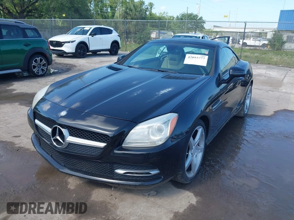 2013 Mercedes-Benz SLK 250 z VIN WDDPK4HA5DF059891, wystawiony jako IAAI lot #42015777 z przebiegiem 79 255 mil mil oraz . Historia ofert i sprzedaży dostępna na DreamBid. Obrazek 17.