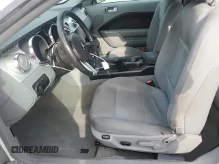 2006 Ford Mustang Standard z VIN 1ZVFT80N665240433, wystawiony jako Copart lot #54066595 z przebiegiem 229 296 mil mil oraz Szkoda całkowita • Salvage title. Historia ofert i sprzedaży dostępna na DreamBid. Obrazek 7.