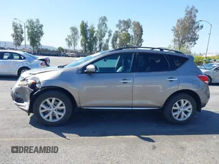2011 Nissan Murano LE z VIN JN8AZ1MU8BW064756, wystawiony jako IAAI lot #41967871 z przebiegiem 183 378 mil mil oraz . Historia ofert i sprzedaży dostępna na DreamBid. Obrazek 14.