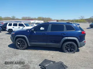 2015 Jeep Cherokee Trailhawk z VIN 1C4PJMBS3FW520829, wystawiony jako IAAI lot #42065548 z przebiegiem 90 534 mil mil oraz . Historia ofert i sprzedaży dostępna na DreamBid. Obrazek 14.