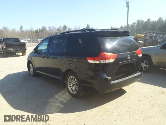 2012 Toyota Sienna XLE AAS z VIN 5TDYK3DC5CS186980, wystawiony jako IAAI lot #41680554 z przebiegiem 330 023 mil mil oraz . Historia ofert i sprzedaży dostępna na DreamBid. Obrazek 3.