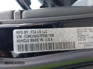 2023 Jeep Grand Cherokee Laredo z VIN 1C4RJHAG7PC661998, wystawiony jako IAAI lot #41104990 z przebiegiem 43 718 mil mil oraz . Historia ofert i sprzedaży dostępna na DreamBid. Obrazek 9.