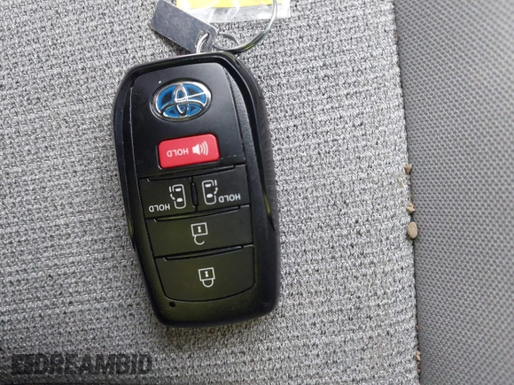 2025 Toyota Sienna LE z VIN 5TDKRKEC2SS233830, wystawiony jako IAAI lot #42012062 z przebiegiem 2 451 mil mil oraz . Historia ofert i sprzedaży dostępna na DreamBid. Obrazek 11.