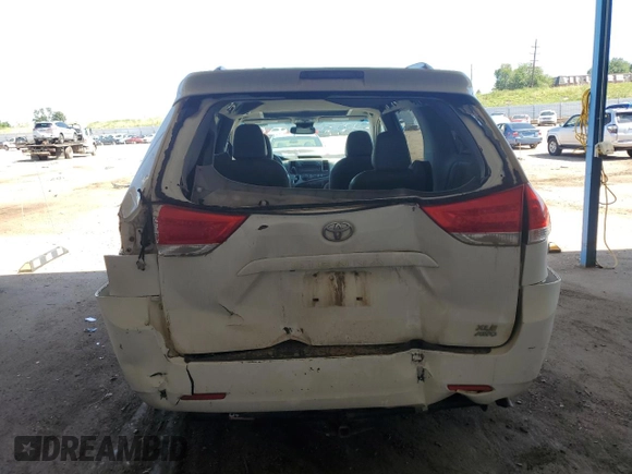2013 Toyota Sienna XLE с VIN 5TDDK3DC9DS052022, выставлен на аукционе Copart как лот 62444725 с пробегом 241 187 миль миль и Списание • Salvage title. История ставок и продаж доступна на DreamBid. Изображение 6.