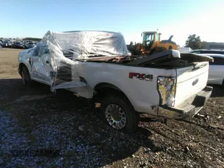 2018 Ford Super Duty F-250 SRW XL with VIN 1FT7W2BT9JEB27768, listed as a IAAI auction lot 41528069 with 110,274 mi miles. Bid and sale history available at carsss.com. Image 3.