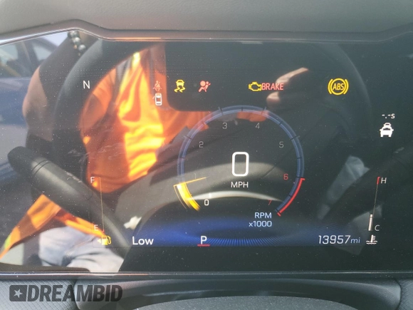 2025 Chevrolet TrailBlazer LT with VIN KL79MPSL7SB061636, listed as a Copart auction lot 50402925 with 13,957 mi miles and Salvage Title. Bid and sale history available at DreamBid. Image 9.