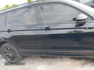 2022 Volkswagen Tiguan SE R-Line Black z VIN 3VVCB7AX6NM165794, wystawiony jako IAAI lot #42057380 z przebiegiem 25 700 mil mil oraz . Historia ofert i sprzedaży dostępna na DreamBid. Obrazek 14.