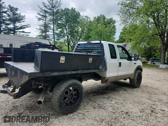 2006 Ford F-350 XL with VIN 1FTWX31P26EC18343, listed as a Copart auction lot 55652265 with 303,085 mi miles and Clean Title. Bid and sale history available at DreamBid. Image 4.