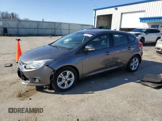 2014 Ford Focus SE z VIN 1FADP3K24EL432809, wystawiony jako Copart lot #52176275 z przebiegiem 147 144 mil mil oraz Nie do naprawy • Non repairable. Historia ofert i sprzedaży dostępna na DreamBid. Obrazek 1.