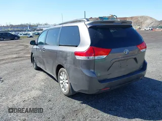 2011 Toyota Sienna LE with VIN 5TDJK3DC1BS016258, listed as a IAAI auction lot 41995140 with 200,903 mi miles. Bid and sale history available at carsss.com. Image 3.