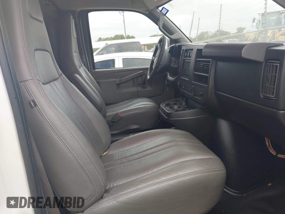 2017 Chevrolet Express Cargo z VIN 1GCWGAFFXH1161503, wystawiony jako IAAI lot #42059760 z przebiegiem 94 979 mil mil oraz . Historia ofert i sprzedaży dostępna na DreamBid. Obrazek 5.