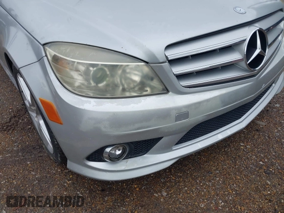 2010 Mercedes-Benz C 300 Sport z VIN WDDGF5EB6AR111658, wystawiony jako IAAI lot #41044200 z przebiegiem 140 599 mil mil oraz . Historia ofert i sprzedaży dostępna na DreamBid. Obrazek 6.