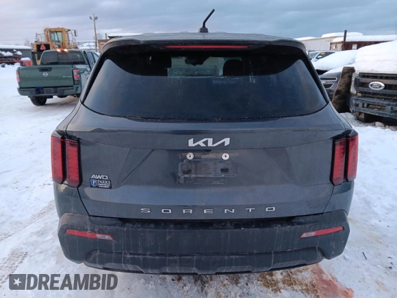 2022 Kia Sorento LX z VIN 5XYRGDLC6NG100959, wystawiony jako Copart lot #88527785 z przebiegiem 68 110 mil mil oraz Szkoda całkowita • Salvage title. Historia ofert i sprzedaży dostępna na DreamBid. Obrazek 6.