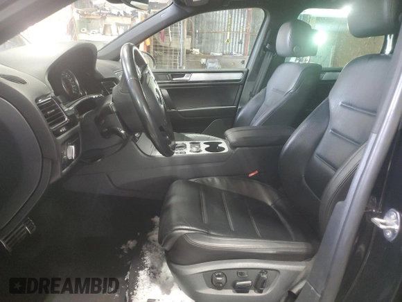 2017 Volkswagen Touareg Wolfsburg Edition с VIN WVGRF7BP4HD000477, выставлен на аукционе Copart как лот 46334275 с пробегом Не указан миль и На запчасти • Non repairable. История ставок и продаж доступна на DreamBid. Изображение 7.