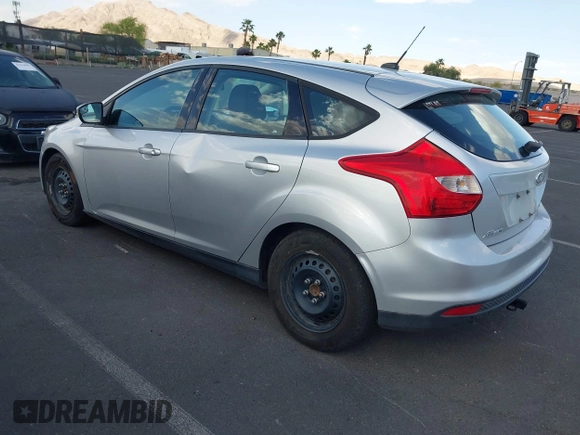 2014 Ford Focus SE z VIN 1FADP3K27EL113632, wystawiony jako IAAI lot #42271518 z przebiegiem 111 687 mil mil oraz . Historia ofert i sprzedaży dostępna na DreamBid. Obrazek 6.