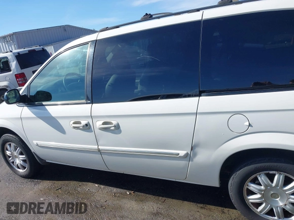2006 Chrysler Town & Country Touring with VIN 2A8GP54L56R671585, listed as a IAAI auction lot 41475419 with 166,861 mi miles and . Bid and sale history available at DreamBid. Image 14.