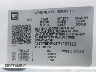 2023 GMC Canyon 4WD AT4 with VIN 1GTP6DEK4P1263112, listed as a IAAI auction lot 41445424 with 27,260 mi miles. Bid and sale history available at carsss.com. Image 9.