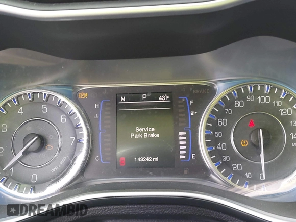 2015 Chrysler 200 Limited with VIN 1C3CCCAB4FN686369, listed as a IAAI auction lot 41509409 with 143,242 mi miles. Bid and sale history available at carsss.com. Image 7.