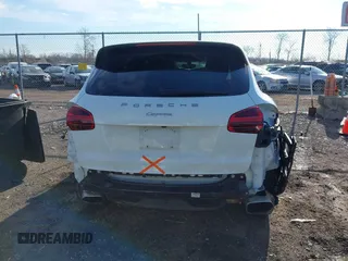 2016 Porsche Cayenne with VIN WP1AA2A20GKA36068, listed as a IAAI auction lot 41828945 with 86,938 mi miles. Bid and sale history available at carsss.com. Image 17.