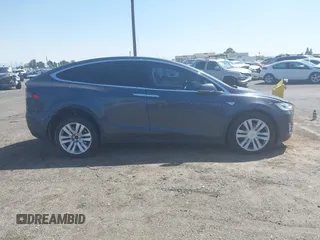 2016 Tesla Model X 70D z VIN 5YJXCAE27GF002541, wystawiony jako IAAI lot #41957228 z przebiegiem 77 199 mil mil oraz . Historia ofert i sprzedaży dostępna na DreamBid. Obrazek 13.
