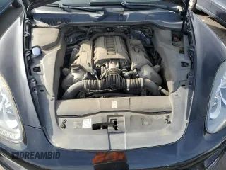 2012 Porsche Cayenne Turbo z VIN WP1AC2A27CLA81085, wystawiony jako Copart lot #85817344 z przebiegiem 109 441 mil mil oraz Szkoda całkowita • Salvage title. Historia ofert i sprzedaży dostępna na DreamBid. Obrazek 12.