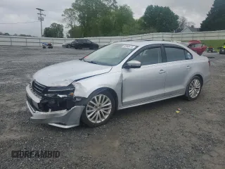 2015 Volkswagen Jetta SE с VIN 3VWD07AJXFM243089, выставлен на аукционе Copart как лот 52066415 с пробегом 116 037 миль миль и Списание • Salvage title. История ставок и продаж доступна на DreamBid. Изображение 1.