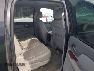 2012 GMC Yukon XL SLT z VIN 1GKS2KE71CR161613, wystawiony jako IAAI lot #42201295 z przebiegiem 236 272 mil mil oraz . Historia ofert i sprzedaży dostępna na DreamBid. Obrazek 8.