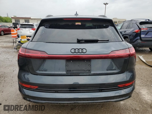 2022 Audi e-tron Premium Plus z VIN WA1LAAGE9NB010971, wystawiony jako Copart lot #51066514 z przebiegiem 26 885 mil mil oraz Szkoda całkowita • Salvage title. Historia ofert i sprzedaży dostępna na DreamBid. Obrazek 6.