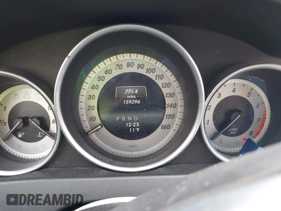 2014 Mercedes-Benz C 250 Sport z VIN WDDGF4HB1EA966634, wystawiony jako IAAI lot #42423577 z przebiegiem 159 296 mil mil oraz . Historia ofert i sprzedaży dostępna na DreamBid. Obrazek 7.