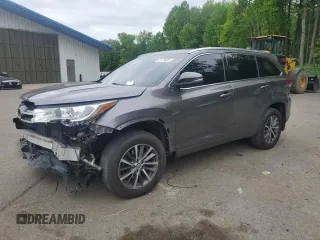2018 Toyota Highlander SE z VIN 5TDJZRFH1JS816807, wystawiony jako Copart lot #57179805 z przebiegiem 92 327 mil mil oraz Szkoda całkowita • Salvage title. Historia ofert i sprzedaży dostępna na DreamBid. Obrazek 1.