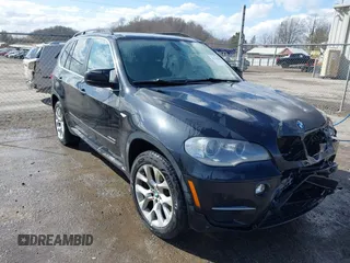 2013 BMW X5 xDrive35i z VIN 5UXZV4C54D0B01394, wystawiony jako IAAI lot #41702182 z przebiegiem 119 515 mil mil oraz . Historia ofert i sprzedaży dostępna na DreamBid. Obrazek 1.