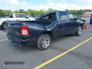 2021 Ram 1500 Big Horn z VIN 1C6SRFMT4MN663514, wystawiony jako IAAI lot #42419526 z przebiegiem 47 568 mil mil oraz . Historia ofert i sprzedaży dostępna na DreamBid. Obrazek 4.