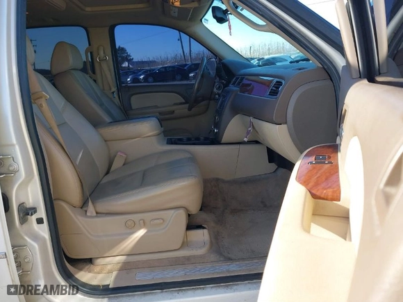 2008 GMC Yukon SLT w/4SB with VIN 1GKFK13058R176138, listed as a IAAI auction lot 41816039 with 199,426 mi miles. Bid and sale history available at carsss.com. Image 5.