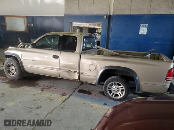 2002 Dodge Dakota with VIN 1B7GL12XX2S569628, listed as a Copart auction lot 85619724 with 165,154 mi miles and Salvage Title. Bid and sale history available at carsss.com. Image 2.