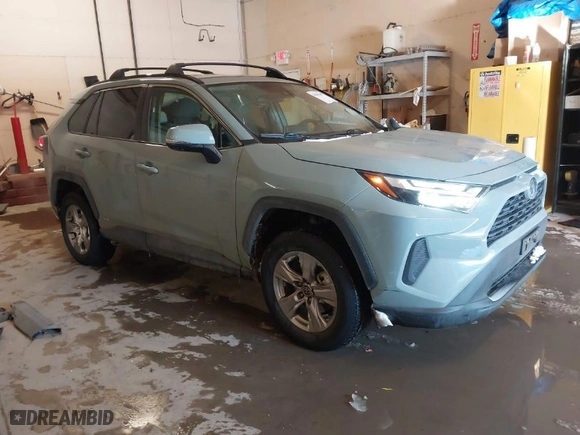 2022 Toyota RAV4 Hybrid XLE with VIN 2T3RWRFV1NW133432, listed as a IAAI auction lot 41561305 with 35,042 mi miles. Bid and sale history available at carsss.com. Image 1.