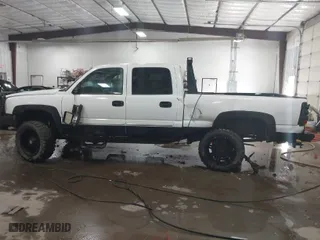 2003 Chevrolet Silverado 2500HD LS with VIN 1GCHK23U13F258343, listed as a IAAI auction lot 41288585 with 299,594 mi miles. Bid and sale history available at carsss.com. Image 14.