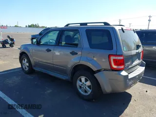 2008 Ford Escape XLT z VIN 1FMCU03198KC06063, wystawiony jako IAAI lot #42672886 z przebiegiem 124 878 mil mil oraz . Historia ofert i sprzedaży dostępna na DreamBid. Obrazek 3.